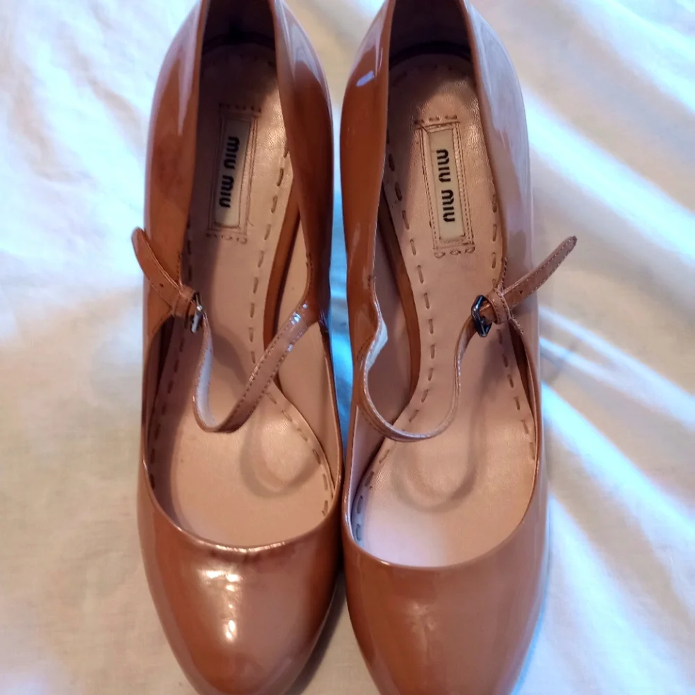 Tan Mui Mui Heels - Picture 1 of 4